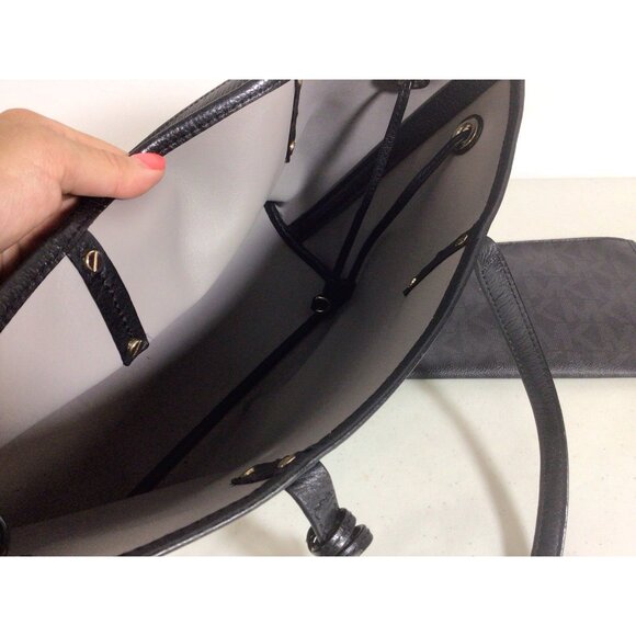 Michael Kors Leather Tote Bag Purse with Matching Pouch - Picture 8 of 9